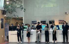 img-fluid rounded-start